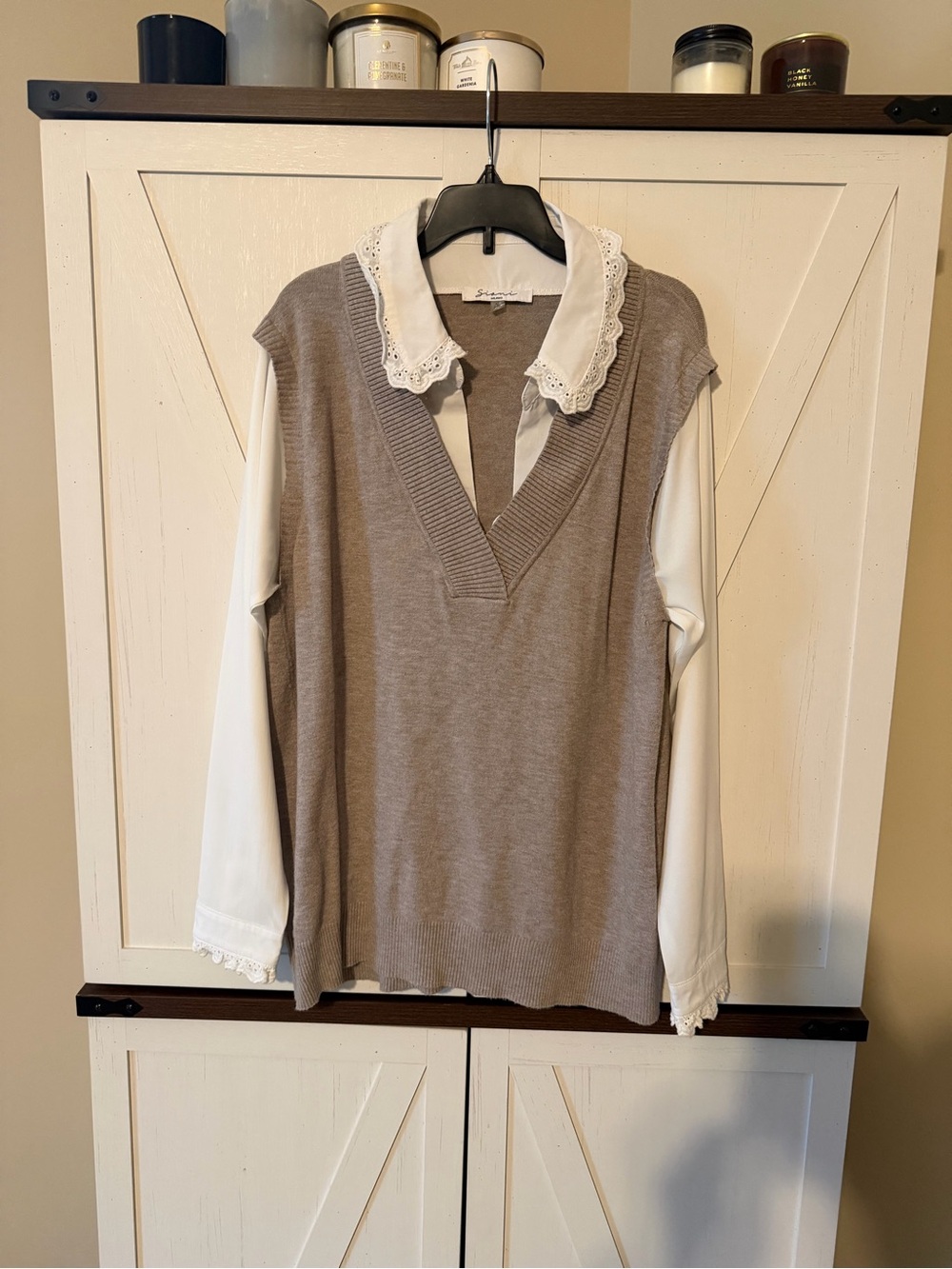 Sioni Taupe Knit Vest with White Lace-Trim Collar